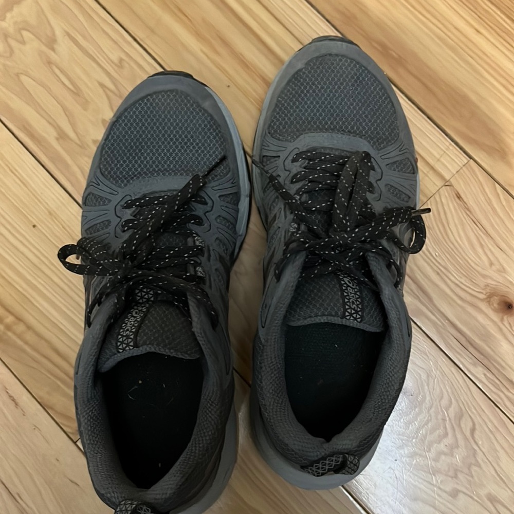 Women’s size 7 ASICS Gel-Venture Trail running shoes